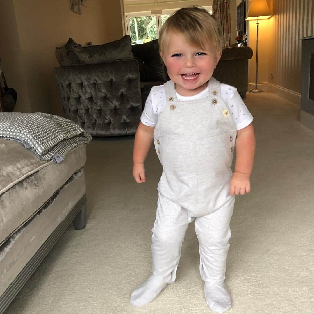 ビリー・フェアーズさんのインスタグラム写真 - (ビリー・フェアーズInstagram)「Oh chops 💙 you really are mummy’s little cutie 🙊💙 ... outfit is from my latest @georgeatasda collection online now #billiexgeorge」3月21日 18時02分 - billieshepherdofficial