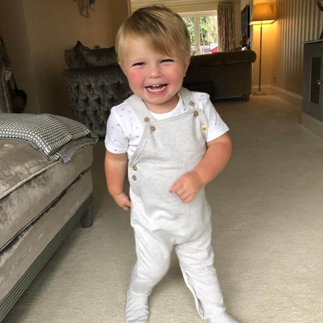 ビリー・フェアーズさんのインスタグラム写真 - (ビリー・フェアーズInstagram)「Oh chops 💙 you really are mummy’s little cutie 🙊💙 ... outfit is from my latest @georgeatasda collection online now #billiexgeorge」3月21日 18時02分 - billieshepherdofficial