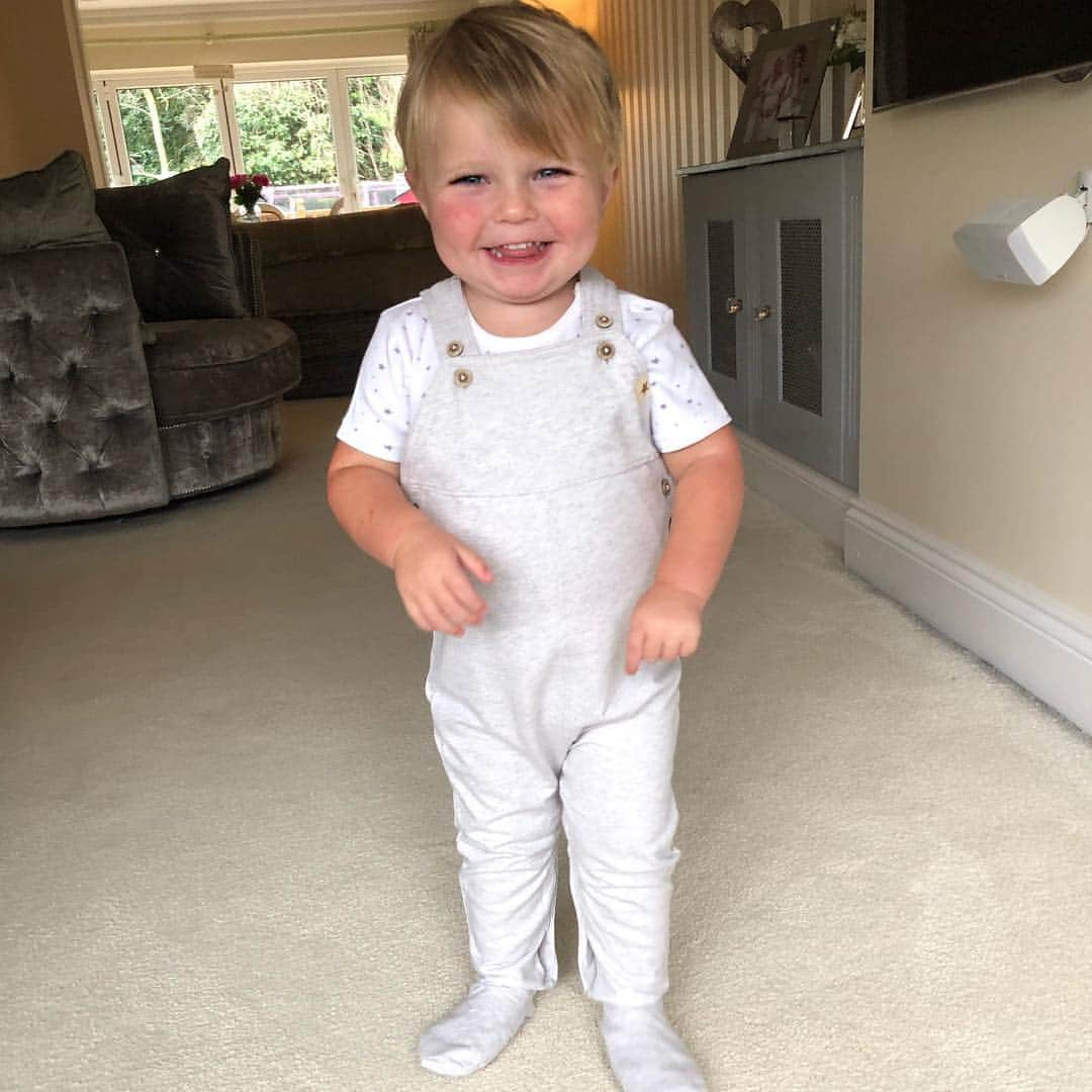 ビリー・フェアーズさんのインスタグラム写真 - (ビリー・フェアーズInstagram)「Oh chops 💙 you really are mummy’s little cutie 🙊💙 ... outfit is from my latest @georgeatasda collection online now #billiexgeorge」3月21日 18時02分 - billieshepherdofficial