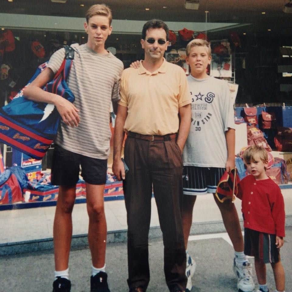 FIBAさんのインスタグラム写真 - (FIBAInstagram)「#ThrowBackThursday to when @MarcGasol was trying to look as tall as his Dad and @PauGasol 😁.」3月21日 17時56分 - fiba