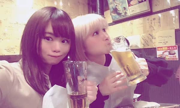吉田有里のインスタグラム：「竹尾(@ayumitakeo_4719 )に付き合ってもらってご飯食べたよ〜🍴 久しぶりにワイワイ喋って、嬉しくて先輩はちょっと調子に乗りました。笑 そのくらい楽しかったー！！！！ 竹尾の良いカメラで写真撮ってもらっちゃった。 竹尾のインスタにも違うお写真載せてもらってるので いいねしにいってね🧡🧡 いつもこんな私と変わらずずっと付き合ってくれて、ありがとうねぇ。 可愛い顔して素敵な魅力に溢れた、すごくいいやつ！ #竹尾歩美 #吉田有里」