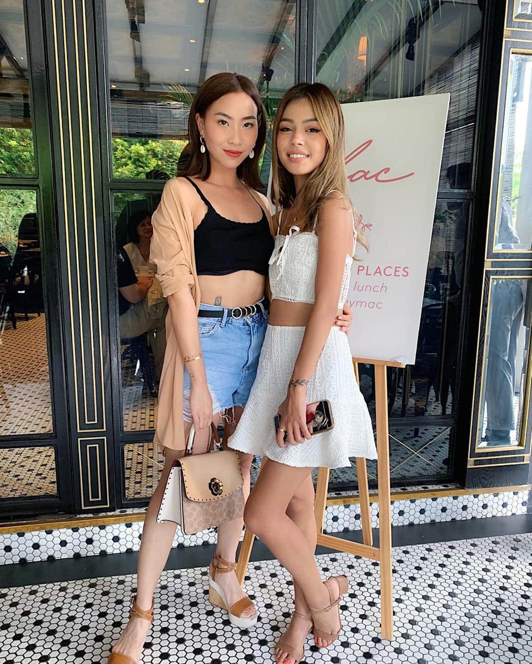 ソニアのインスタグラム：「Petite girls rule the world!! 🤪 Had lunch with @lilymaymac during her two day stop in SG, and she brought all her beautiful @lilacbylily lippies with her! I’ve got Zahara on and she’s using Peony 🌷  Congratulations on the launch and come by again soon darl x  #beauty #lipstick #lilymaymac」