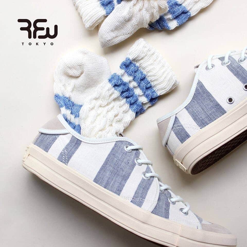 のインスタグラム：「《RFW 2019SS》  SANDWICH-LO STRIPE -White- FISHERMAN LINE SOCKS -Natural-  今季の新作は 涼しげなリネン素材を使ったモデルが 多数新登場しております。 こちらはリネンストライプのモデルに フレンチリネンを80%も使用した 定番のFISHERMAN LINE SOCKSです。 爽やかなルックスと涼しげな肌触りが◎  全国の取扱店、RPM、ONLINE SHOPにて 発売中です。  www.rfwtokyo.com @rfwtokyo  #rfw #rfwtokyo #rhythmfootwear #sneaker #sneakers #kicks #instashoes #instakicks #sneakerhead #sneakerheads #nicekicks #sneakerfreak #kickstagram #2019ss #spring #summer #renewal #20th #aniversary #tokyo #rpm #rhythmprimarymarket #frenchlinen #socks #stripe #newcolor」