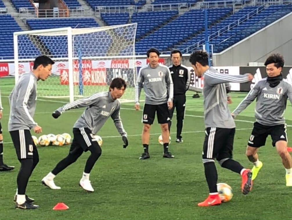 日本テレビ「日テレサッカー」さんのインスタグラム写真 - (日本テレビ「日テレサッカー」Instagram)「【コロンビア戦 最新情報⚽️】 . #日本代表 の前日練習。 リラックスムードで始まりました❗️ . . キリンチャレンジカップ2019 🇯🇵日本 × コロンビア🇨🇴 明日よる7時📺日テレ系生中継 . . #ロシアW杯の激闘再び #香川と昌子の2ショット #海外組の4ショット #ボール回しで元鹿島と元C大阪 #香川真司 #昌子源 #柴崎岳  #乾貴士 #山口蛍 #南野拓実 #堂安律 #daihyo #日テレ #日テレサッカー」3月21日 18時12分 - ntv_football