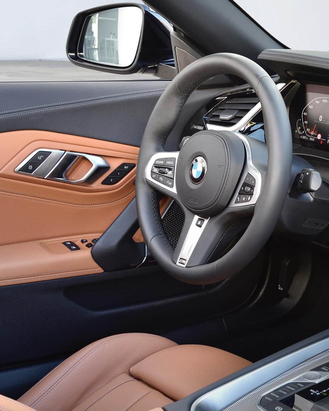 のインスタグラム：「Finding magic in the details.  The all-new BMW Z4. #BMW #Z4」