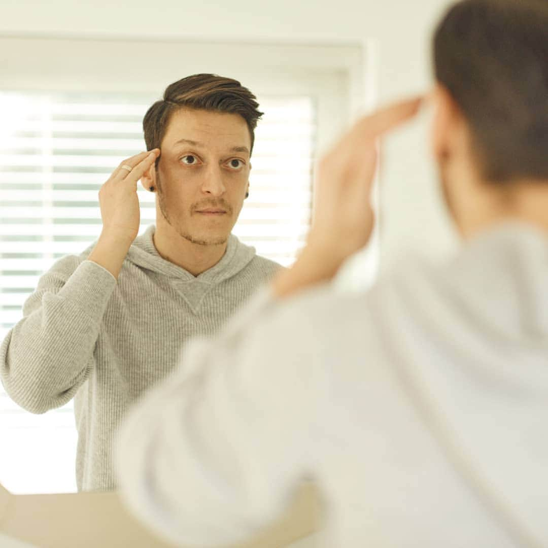 メスト・エジルさんのインスタグラム写真 - (メスト・エジルInstagram)「Good morning 👍🏼😉 10/10 hair courtesy of @oneunity #LiveThinkPerform #unitysquad #M1Ö」3月21日 18時05分 - m10_official