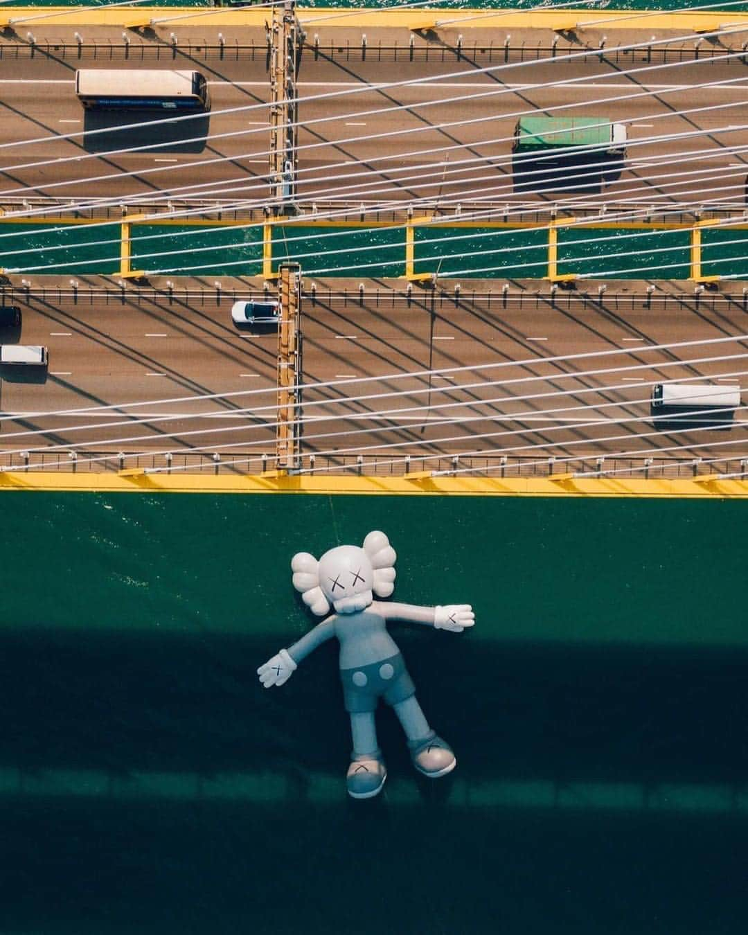 KAWSONEさんのインスタグラム写真 - (KAWSONEInstagram)「On the move again... Thanks @nk7 for these images! #KAWS #KAWSHOLIDAY @arr.allrightsreserved #DiscoverHongKong #HKArtsMonth」3月21日 18時06分 - kaws