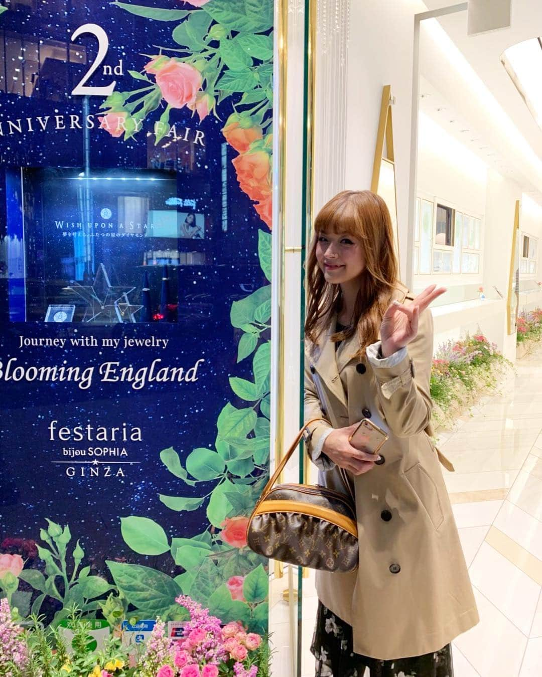 鈴木理沙さんのインスタグラム写真 - (鈴木理沙Instagram)「⭐️festaria bijou SOPHIA GINZA⭐️2nd ANNIVERSARY FAIR⭐️御招待頂き伺ってきました💕  笠原さんもご一緒して下さり、普段見られないような素敵ジュエリーも拝見させて頂きました💎✨ ⭐️イベントは24日までだそうです⭐️ #festaria  #festariabijousophia  #GINZA #世界で一番大きな #wishuponastar  #夢を叶えるふたつの星のダイヤモンド #素敵なジュエリー #りなちゃんと💕 #生まれた曜日石があるなんて知らなかった #曜日石ドリンク #ウエディングドレス素敵でした💎」3月21日 18時09分 - risasuzuki0929