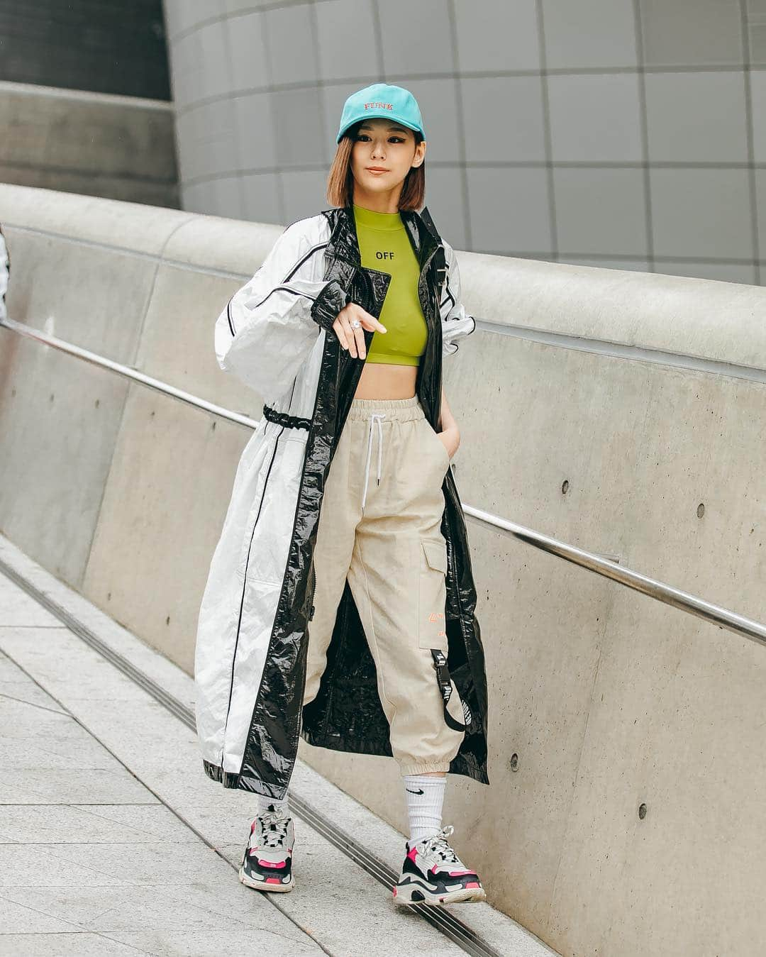 가로수길 , Seoulさんのインスタグラム写真 - (가로수길 , SeoulInstagram)「SFW Street Fashion Style Thx @mariya_nishiuchi_official 💥💥👋🏻 . . #写真 #モデル #フィルム #ファッション #フォトグラファー #ストリートファッション #파리 #東京 #서울패션위크 #sfw #오오티디 #nyc #london #패션스타그램 #newyork #nyfw #셀카 #portrait #seoulFashionWeek #street #streetfashion #streetphoto #가로수길 #이태원 #사진 #스트릿패션 #모델 #tokyo #nyfw #pfw」3月21日 18時10分 - jaylim1