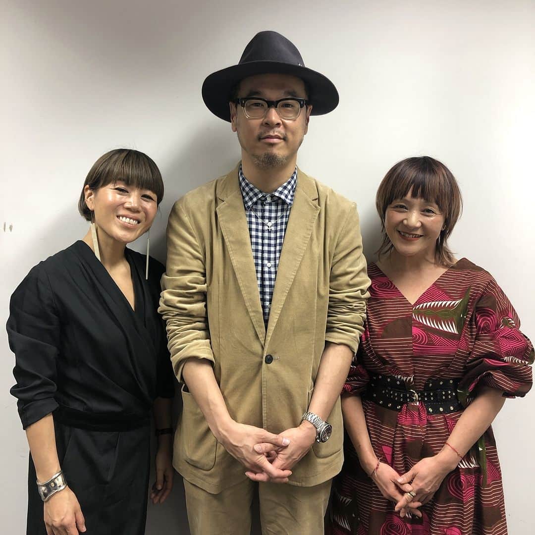 のインスタグラム：「青木君お疲れ様でした😊 私達これから始まりまーす💋 コスメキッチン表参道ヒルズ店1周年記念イベント始まりまーす㊗️ @kazukovalentine  @cosmekitchen @aokiyoshifumi」