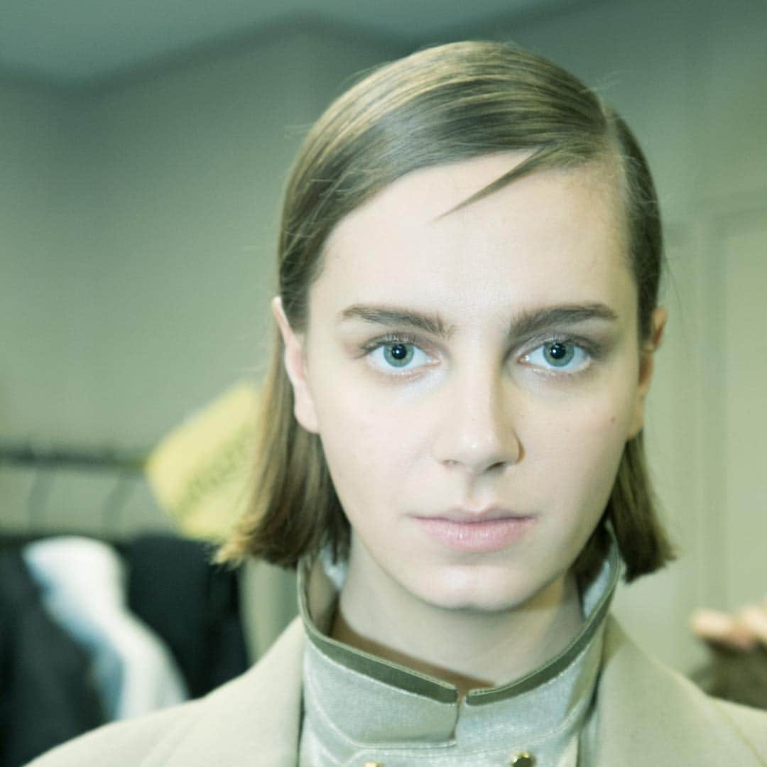 資生堂 さんのインスタグラム写真 - (資生堂 Instagram)「Tokyo Fashion Week  THE RERACS @the_reracs  #backstage #makeup by @shiseido_hma  #headmakeupartist is #ainieda  #photo by @mayumi_hosokura  @shiseido #beautyreimagined  #visiblefeelsinvisible  #fashion #fashionphotography #style  #makeupartist #backstagemakeup」3月21日 9時45分 - shiseido_hma