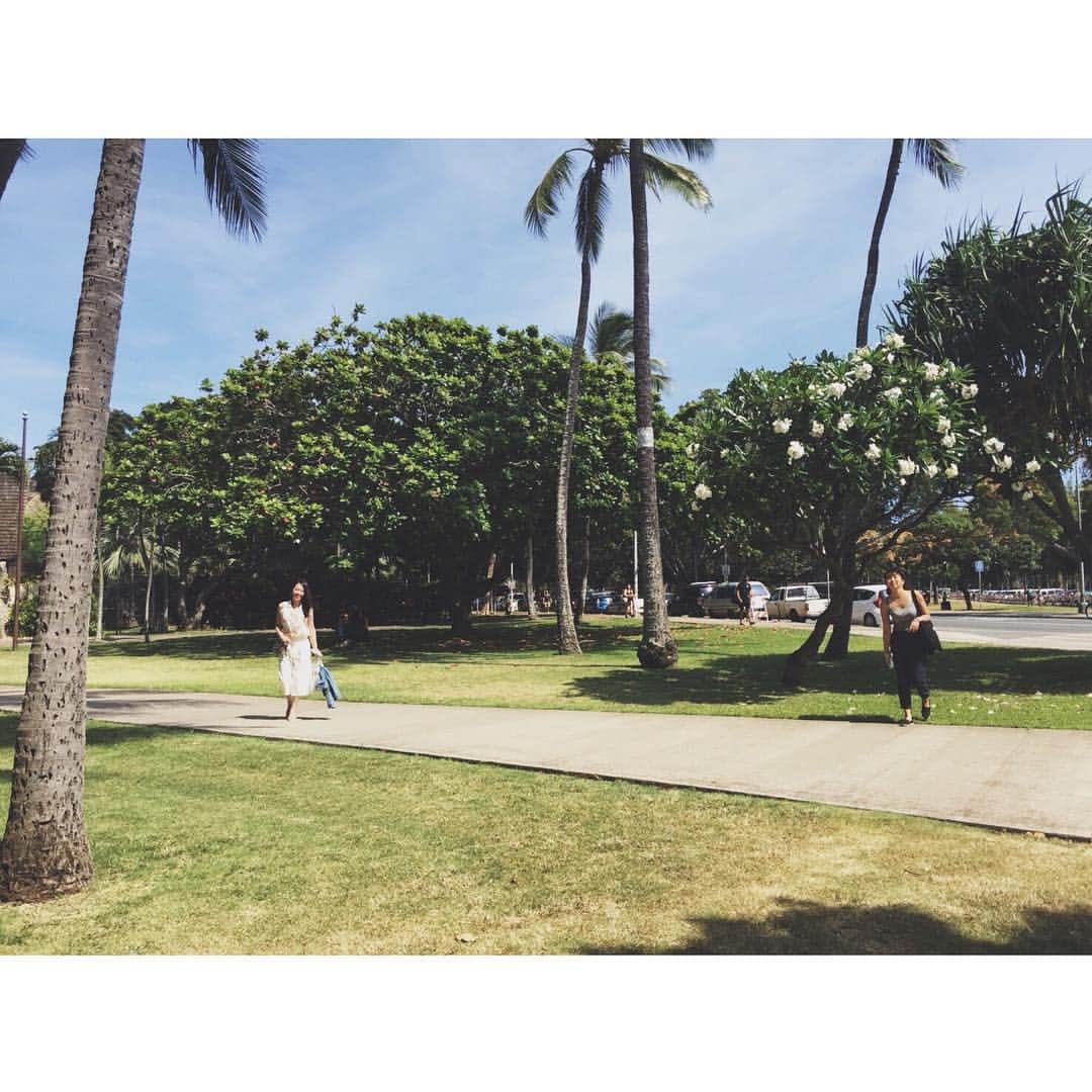 中津悠希さんのインスタグラム写真 - (中津悠希Instagram)「自然の中でのんびり🌴🌴😊🌴🌴 癒される😊💕 #hawaii #ハワイ #family #trip #honolulu #waikiki #sunbath #healing」3月21日 9時44分 - yukinakatsu