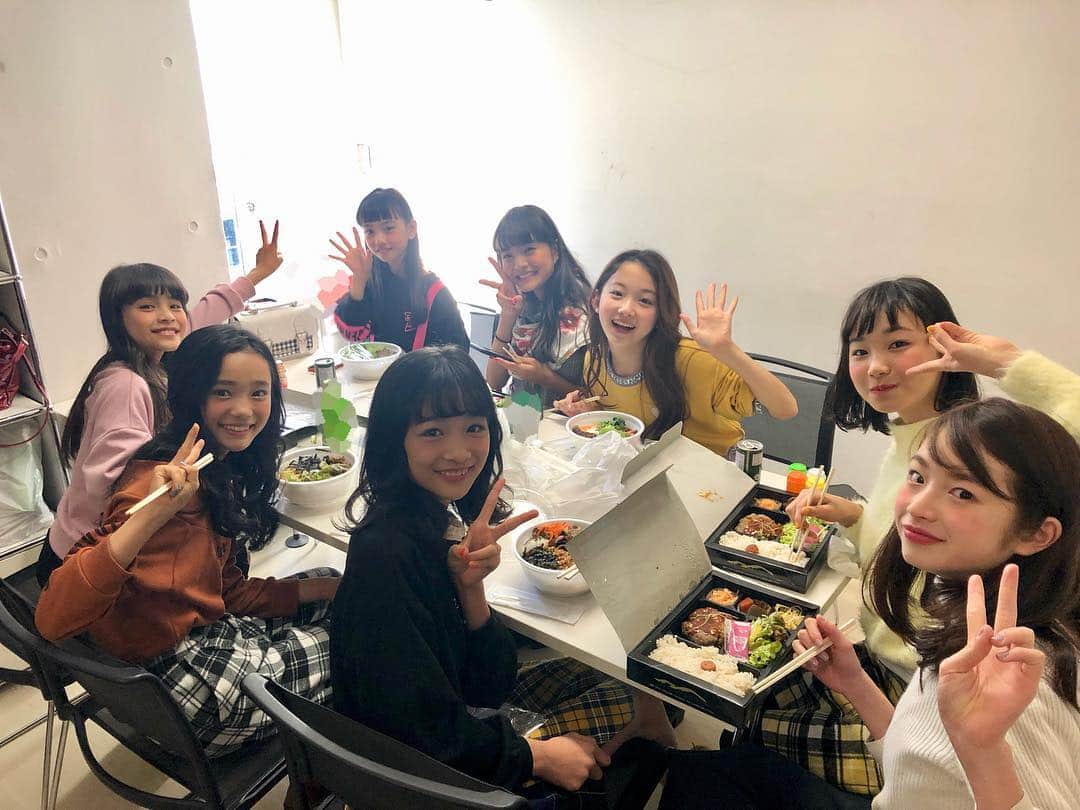 ニコ☆プチのインスタグラム：「今日は春分の日🌸🍒 みんな何するのかな~~？？ フレッシュな新モのオフショ🍋☆ #有坂心花 #川本結月 #中山あやか #葛西杏也菜 #川合菖蒲 #井口虹姫 #美月 #松本麗世」