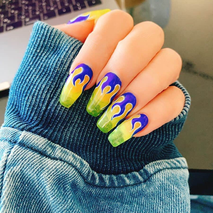 倖田來未さんのインスタグラム写真 - (倖田來未Instagram)「New Nail💅﻿﻿ 最近デニムばっか着てるから﻿ ﻿デニムや古着に合いそうなネイルにしてみた！﻿ 久々に攻めネイル！﻿ ﻿ #ネイル #new #nail  #インスタ映え #beauty #お洒落 #倖田來未 #kodakumi #DNATOUR2018 #live #dvd #bluray #発売日中 #みんなからの #感想 #コメント #読ませて頂き #感涙 #からの#デイリー #1位 #泣けるやん #thankyou #fashion #ootd #pameopose #bulgari #ponystone #balenciaga」3月21日 10時01分 - kodakumi_official