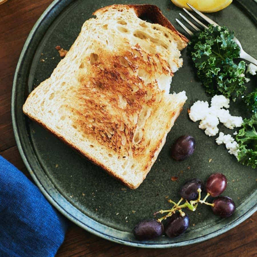 TODAY'S SPECIALさんのインスタグラム写真 - (TODAY'S SPECIALInstagram)「〈HAVING BREAKFAST〉 . 朝食のうつわ . 毎日の「どう食べようか」のちょっとしたこと。 . おいしいパンやコーヒー、気に入ったうつわがあることも朝の時間の一部。いつもの朝をあたらしくはじめませんか。 . 朝食風景をつくるものたちを特集しています。 →@cibone_ts . _____  HAVING BREAKFAST【会期】  3月15日(金)～4月25日(木) Jiyugaoka / Shibuya / Shinjuku 3月16日(土)～4月26日(金)Hibiya / Kyoto / Kobe . *会期最終日は、17時までの開催となります。 . #todaysspecial #トゥデイズスペシャル #渋谷ヒカリエ  #東京ミッドタウン日比谷 #京都bal #神戸bal #朝食 #食パン」3月21日 10時04分 - cibone_ts