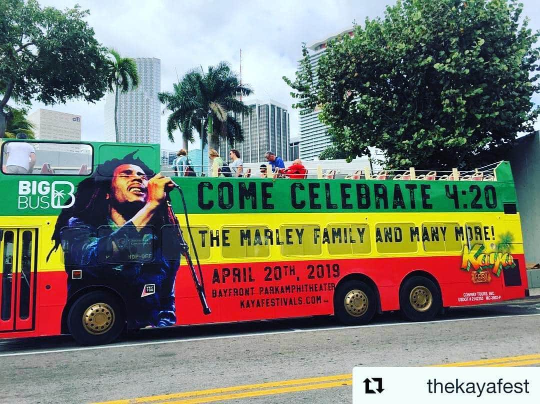 ボブ・マーリーさんのインスタグラム写真 - (ボブ・マーリーInstagram)「ONE MONTH OUT! #Repost @thekayafest: If you’re in #Miami post a photo of yourself in front of the Big Bus for a chance to win tickets to KAYA FEST! @ tag thekayafest! 💚💛❤️ // Tickets available for purchase at link in bio or Ticketmaster.com | April 20 | Bayfront Park | Miami | #kayafest #reggae #stephenmarley #ziggymarley #damianmarley #julianmarley #kymanimarley #420 #bobmarley #miami #theMarleyFamily #rastafari」3月21日 10時19分 - bobmarley