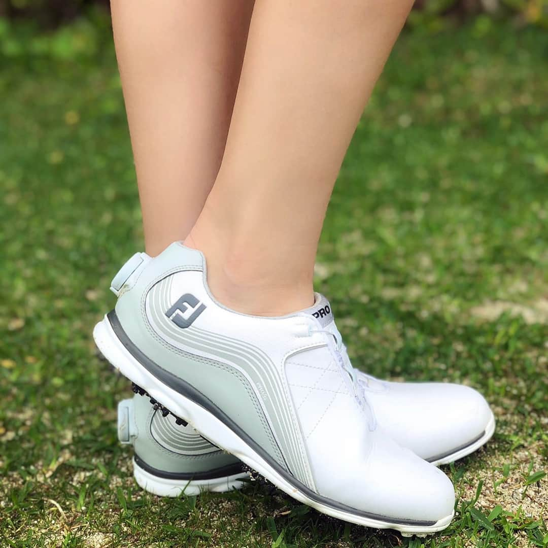 Footjoy Japanさんのインスタグラム写真 - (Footjoy JapanInstagram)「ウィメンズシューズ「プロ/SL Boa for women」がいよいよ発売開始！  FJ公式アンバサダー @_natsumitakeda_  人気の理由は、デザインもシンプルで合わせやすい。 軽くて歩きやすい。 そしてスパイクレスシューズにも関わらず、グリップ力はしっかり！  メンズラインも多くのプロが着用中です！  #fjshoes #fjgolf #prosl #boa #プロSL #スパイクレス」3月21日 10時38分 - footjoy.japan