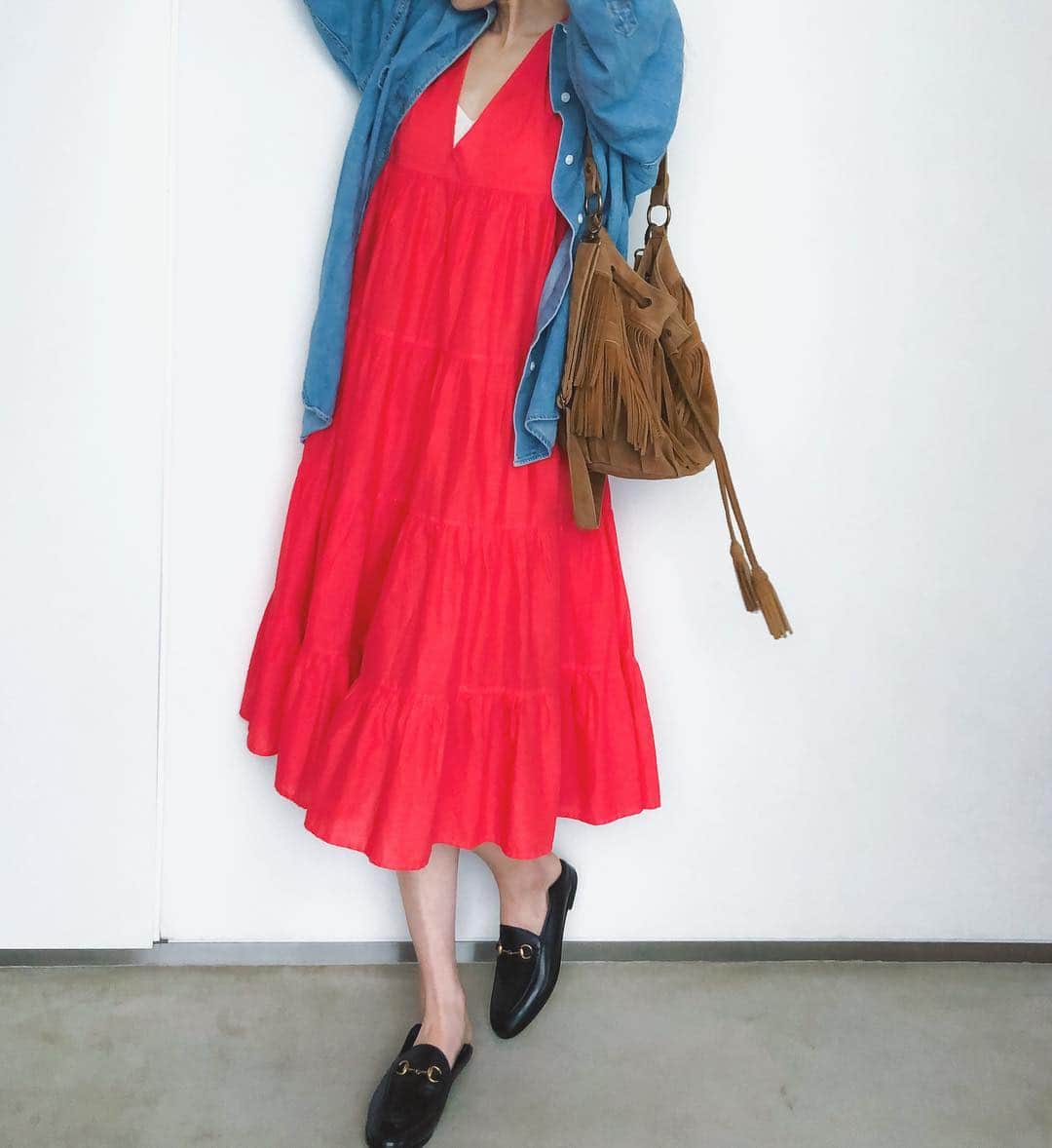 のインスタグラム：「Bright red☀︎ #merlette #deuxiemeclasse #cohancotton #gucci #ootd ・ ・ ・ 久しぶりの投稿。  体調が悪くてやっと回復。 予定キャンセルで 迷惑をかけた友達ごめんね泣  ブライトレッドのワンピで 元気印☀︎」