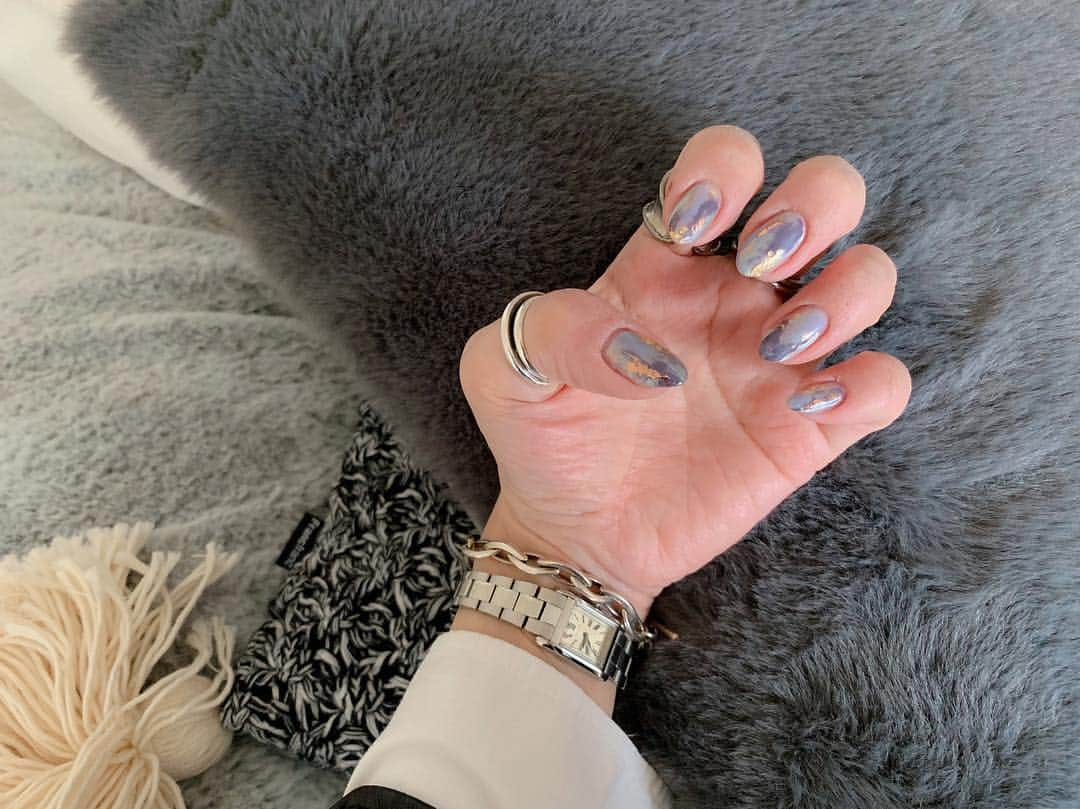 YUMIKOさんのインスタグラム写真 - (YUMIKOInstagram)「new NAIL 🐾 ・ ・ 右手は 薄紫単色☺︎ ・ ・ #ネイル #nail #fashion #ootd」3月21日 10時34分 - yumitasu1105