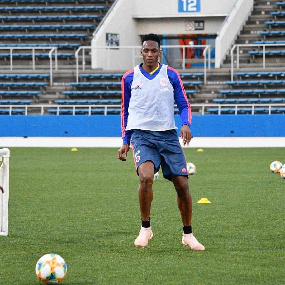 ジェリー・ミナさんのインスタグラム写真 - (ジェリー・ミナInstagram)「🇨🇴🇨🇴🇨🇴⚽️⚽️⚽️」3月21日 10時41分 - yerrymina