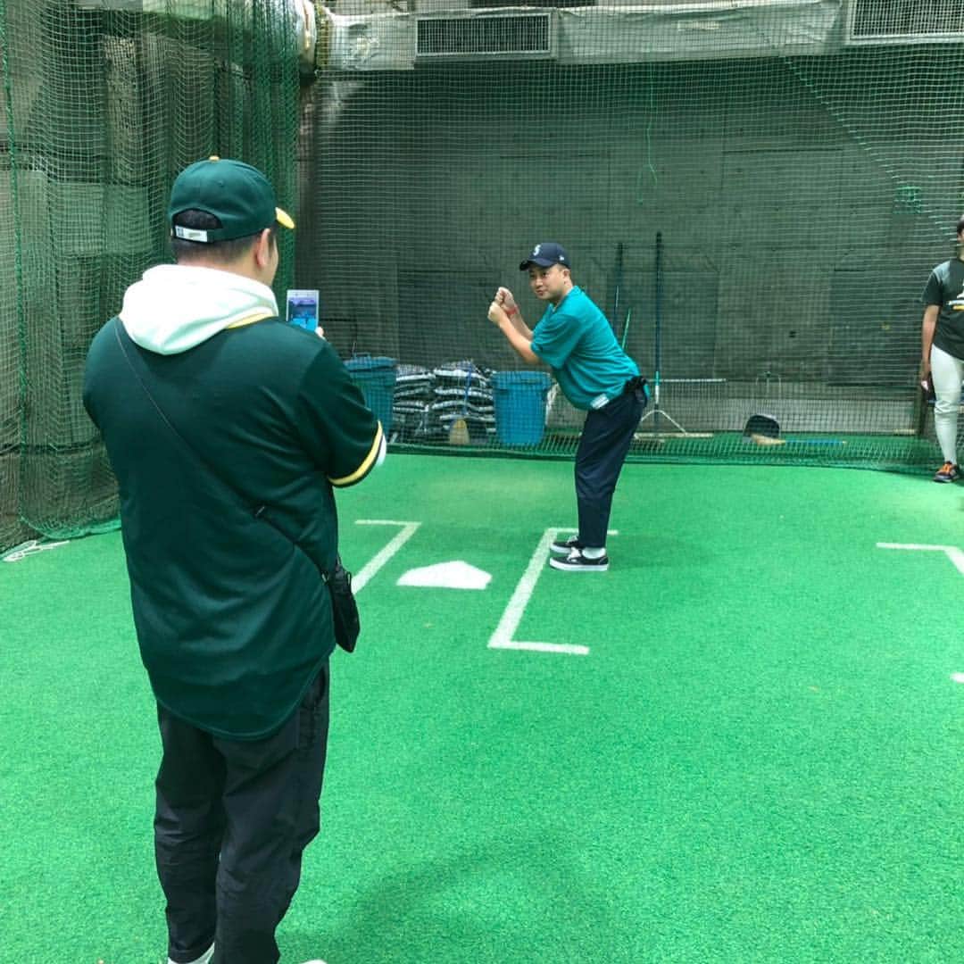 松尾駿さんのインスタグラム写真 - (松尾駿Instagram)「とに明先輩と野球してきました。 マジメジャーでした！ @kenjiimao くんありがとうございます。」3月21日 10時48分 - matsuoshun