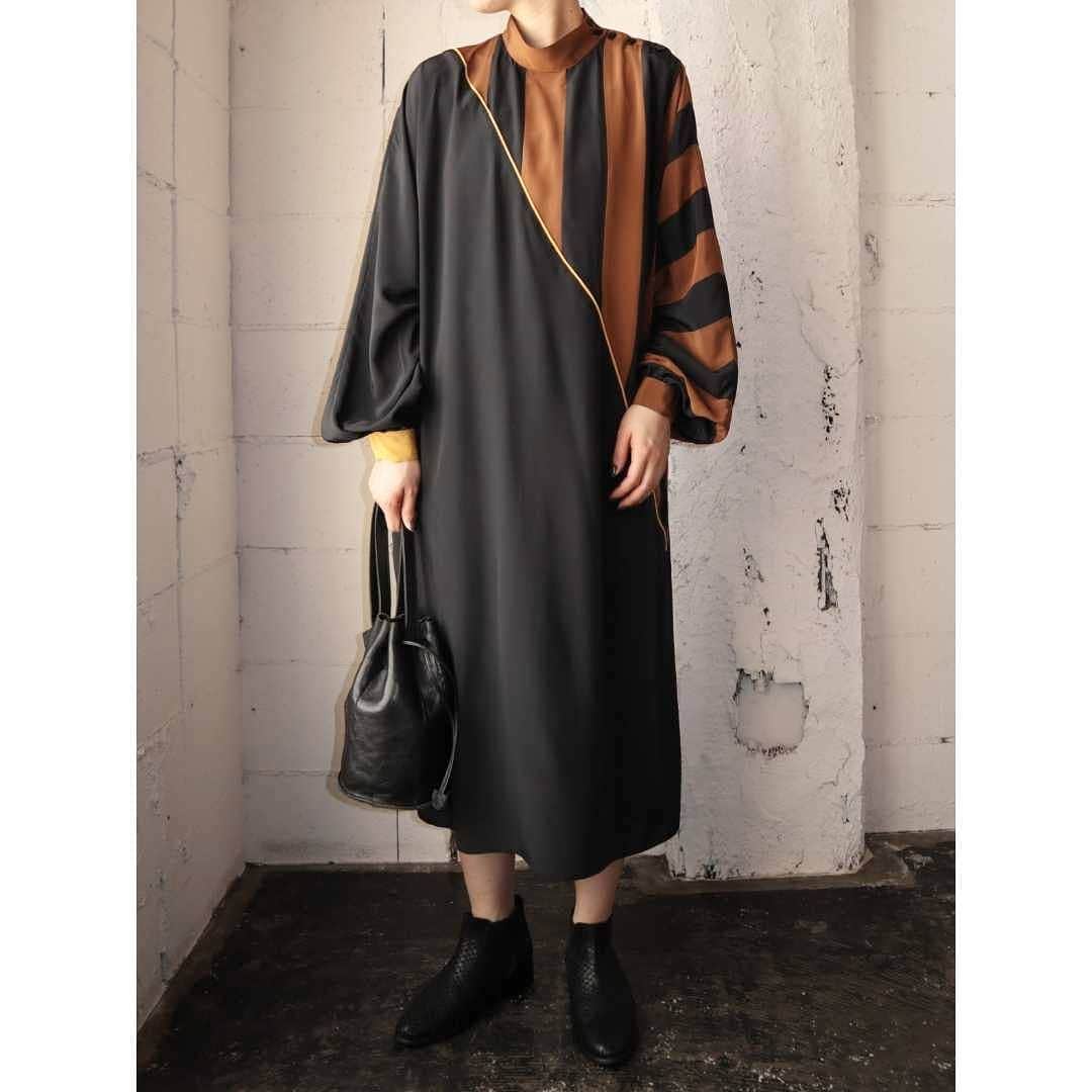 吉祥寺 古着屋 Orfeoのインスタグラム：「Vintage Asymmetric Dress  #Orfeo #Kichijoji #Tokyo #vintage #used #fashion #coodinate #outfits  掲載商品のお問い合わせはメールにて承っております。コメント、DMでのお問い合わせは受け付けておりませんのでご了承ください。」