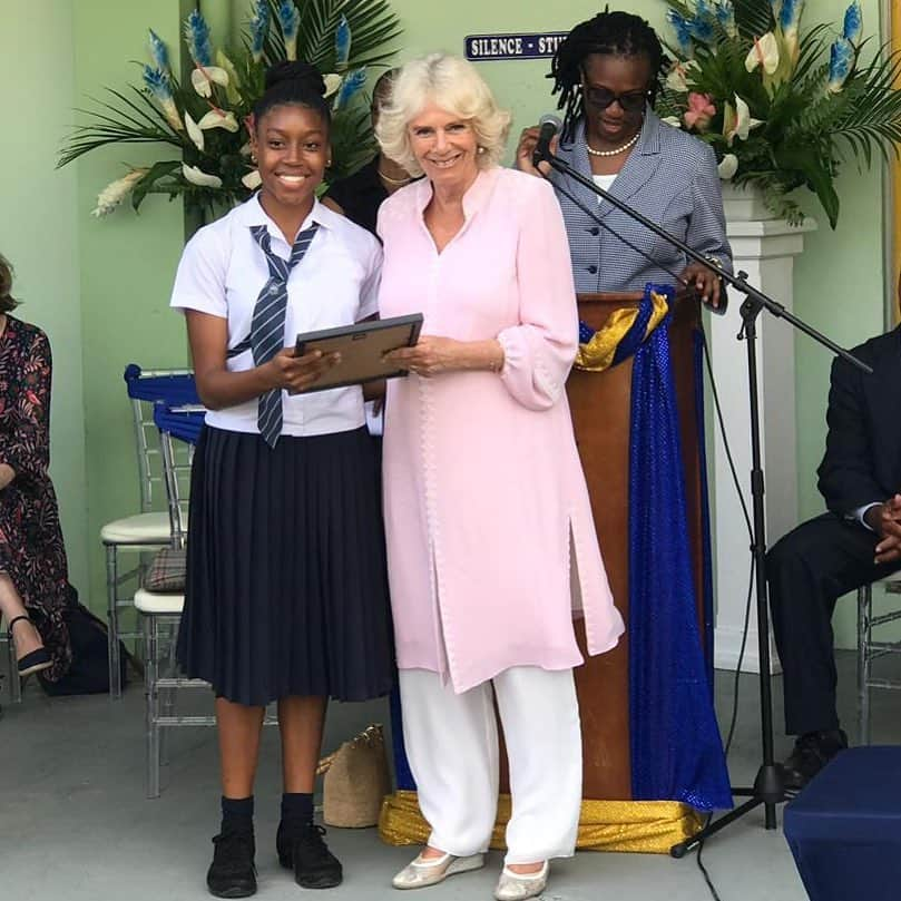 クラレンス邸さんのインスタグラム写真 - (クラレンス邸Instagram)「Today when visiting the St Vincent Girls’ High School, The Duchess of Cornwall presented The Queen’s Commonwealth Essay Competition certificates to students. #RoyalVisitStVincent」3月21日 10時50分 - clarencehouse