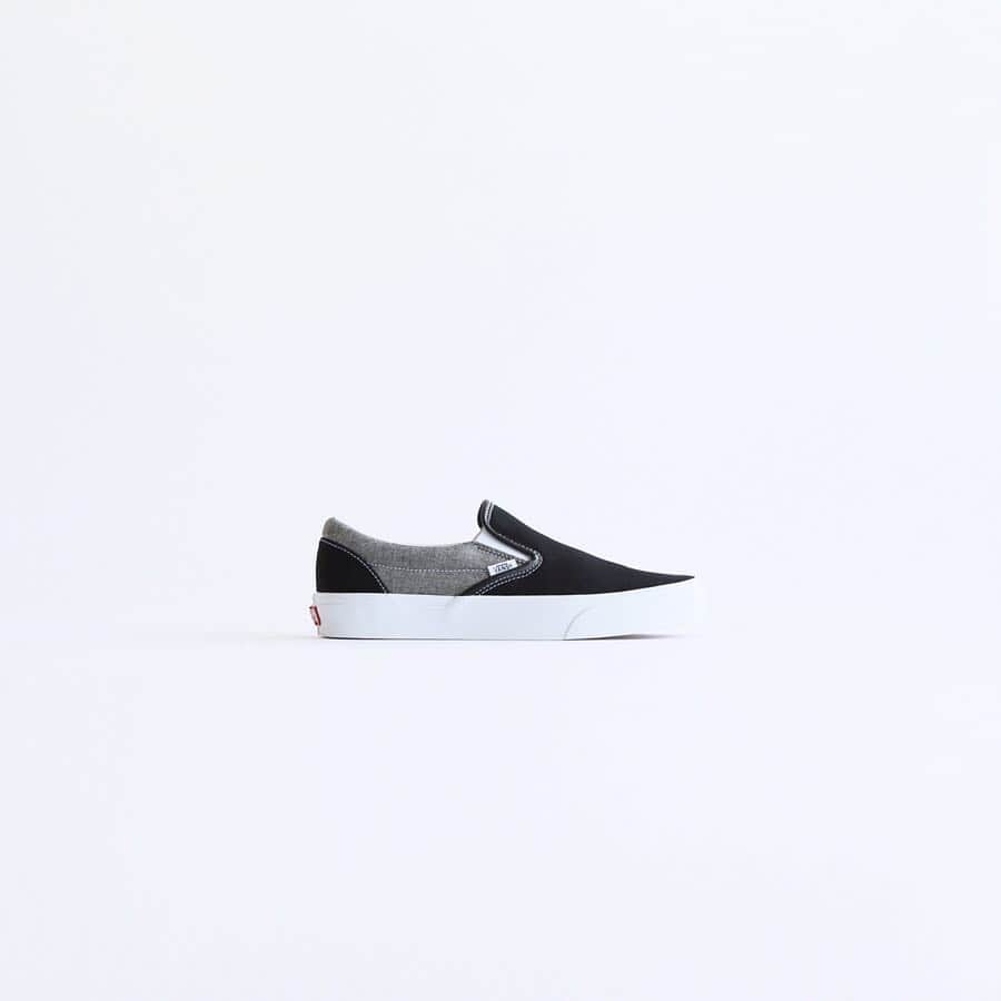 のインスタグラム：「【VANS Classic Slip-On 販路限定モデル】﻿﻿ ﻿﻿ 元々は"ERA"の改良版として登場し、脱ぎ履きの楽さ等からサーファーの間で大流行となった"CLASSIC SLIP-ON"。 キャンバスアッパーからソールまでモノトーンで統一し、クラシックな雰囲気のあるカラーリングはコーディネートに取り入れやすいかたちとなっています。  日本国内ではEDIFICEでしか手に入らない為、ファンのみならず1足は確実に押さえておきたい販路限定モデルです！ ﻿﻿ ﻿﻿﻿ ﻿﻿ Shoes : 【VANS】¥6,500+tax﻿﻿ ﻿﻿ ﻿﻿ ﻿﻿ ﻿﻿ #edifice #vans #classicslipon #vanslover #shoesaddict #shoestagram #kicks #kickstagram #shoeslovers #shoesaholic #shoefashion #sneakeraddict #sneakerheads #mensshoes #mensfashion #mensstyle #menwithclass #menwithstyle #dapper #dapperman #dapperstyle #エディフィス﻿ #販路限定モデル」