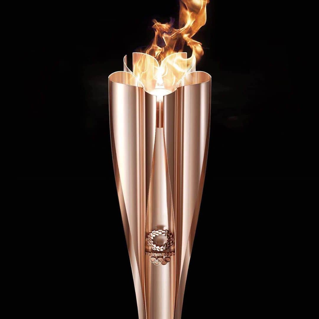HYPEBEASTさんのインスタグラム写真 - (HYPEBEASTInstagram)「#hypelife: A cherry blossom-inspired torch has been revealed for the #Tokyo2020 @olympics. Designed by Tokujin Yoshioka, the torch has been dressed in rose-gold and takes on the shape of a sakura. It’s been crafted from the same cutting-edge technology used to create Japan’s bullet train and makes use of aluminium construction waste left over from the housing units made for the 2011 tsunami victims. The Olympic torch relay will kick off in Fukushima on March 26, 2020 and end in Tokyo on July 10, 2020. Photo: Tokyo 2020」3月21日 11時14分 - hypebeast