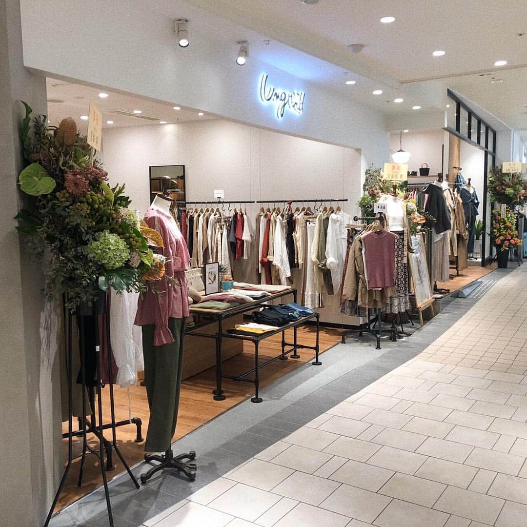 Ungridさんのインスタグラム写真 - (UngridInstagram)「. 【3/21(thu) RENEWAL OPEN】 . 本日3/21(木)、 梅田エスト店 West Areaにて リニューアルオープン🌿 . ノベルティ、先行発売などイベント盛りだくさん💡 . 皆さまのご来店スタッフ一同 心よりお待ちしております。 . 営業時間：11:00〜21:00 . #ungrid #ungrid_official #renewal #open #梅田est」3月21日 11時15分 - ungrid_official