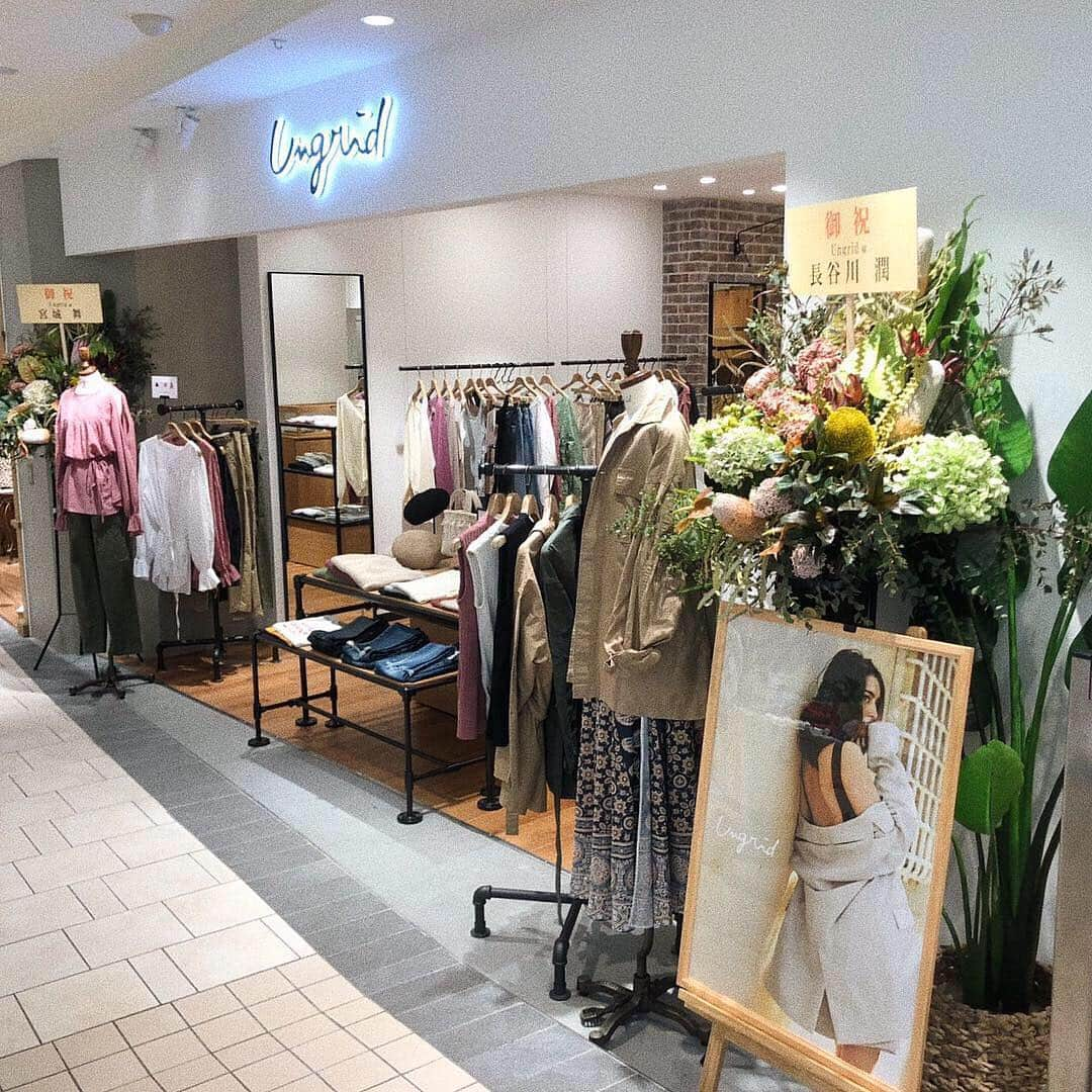 Ungrid staff snapさんのインスタグラム写真 - (Ungrid staff snapInstagram)「. ＼3/21(thu) RENEWAL OPEN／ . 本日3/21(木)、 梅田エスト店 West Areaにて リニューアルオープン🌿 . ✔︎novelty ✔︎limited set ✔︎pre item ✔︎tops fair . 皆さまのご来店スタッフ一同 心よりお待ちしております。 . 営業時間：11:00〜21:00 . #ungrid #ungrid_official #renewal #open #梅田est #ungrid_umeda」3月21日 11時16分 - ungrid_staffsnap