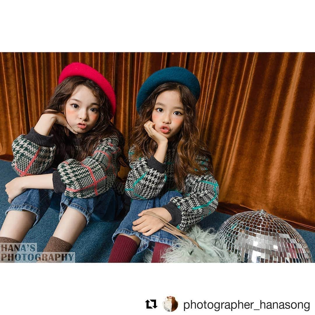 ハン・シウンさんのインスタグラム写真 - (ハン・シウンInstagram)「아코~~귀염♡ . #Repost @photographer_hanasong (@get_repost) ・・・ Photo by. Me Brand : @ilovejesus_official  H & M : @juheekids  Model : @sieunlove @hyoje_park_kidsmodel  #브랜드 아이러브지저스 #아이러브지저스 #ilivejesus #editorial #fashionphotography #kidsbrand #화보 #룩북 #lookbook #catalog #magazine #mordern #vintage #color  #photographerhana #fashion #포토그래퍼송하나 #황시은 #박효제 #헤어메이크업송주희  #kidsfashion #키즈패션」3月21日 11時27分 - sieunlove