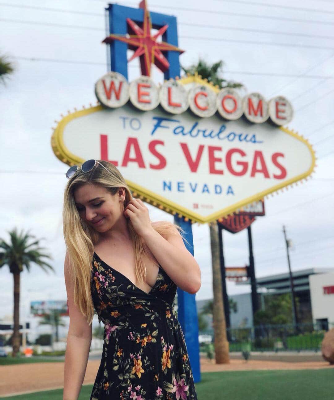 レイチェル・パーソンズのインスタグラム：「They say what happens here stays here✨」
