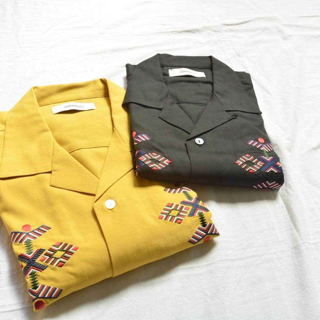 のインスタグラム：「. . JOHNBULL shirts lot.13540/ ¥26,000+tax . 今季のテーマにあるモロッコ🇲🇦民族服の柄をモチーフにした刺繍が印象的なアイテム。 . . #johnbull #johnbullprivatelabo #shirts #embroidery #morocco #newarrival #spring #2019ss #ジョンブル #ジョンブルプライベートラボ #シャツ #刺繍 #エスニック #モロッコ #春服 #2019春夏」