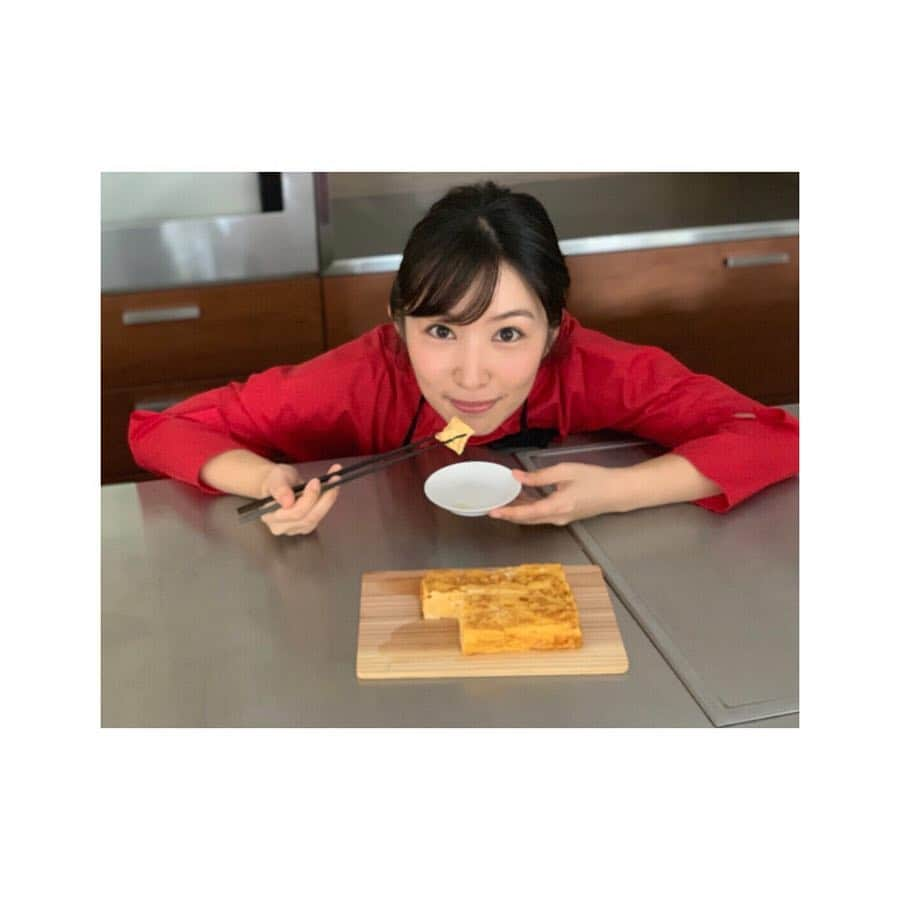 徳永えりさんのインスタグラム写真 - (徳永えりInstagram)「... 📢お知らせ📢 本日発売のNHKテキスト 「きょうの料理ビギナーズ」4月号 に載っております📙 ' 前回はおはぎ作りを学びましたが、 今回は厚焼き卵作り🥚 たまごは火との勝負…と思って、 いつもドキドキしながら作っていましたが、 (今回もすごく緊張した…😂) 柳原先生のおかげで、 上手に美味しく焼くことができました🙏 こんなに厚焼き卵を愛おしく 思ったことはないよう…😭💘」3月21日 11時39分 - eri_tokunaga.official