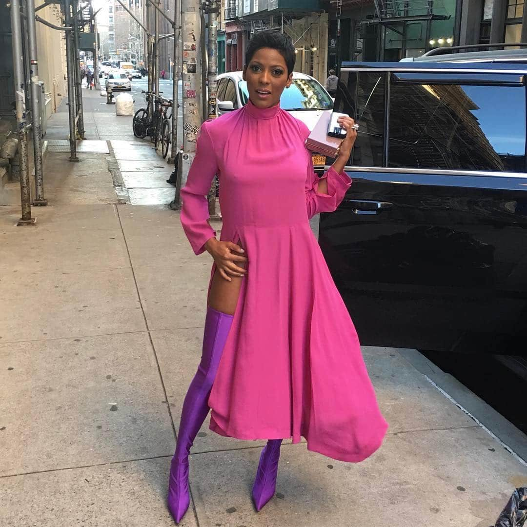 ガブリエル・ユニオンさんのインスタグラム写真 - (ガブリエル・ユニオンInstagram)「This week's #WCW is the dynamic and gorgeous @tamronhall. She was one of the inspirations for Being Mary Jane and has championed me, my work and our shared journey to motherhood. Her new daytime talk show (which she executive produced and stars in) is both moving and fun, hitting all things topical that shape our world. Her outstanding work across the board has garnered her Emmy nominations, an Edward R. Murrow Award for her report on domestic abuse, and an ADAPT Leadership Award... just to name a few. I know she will be an incredible mother, and can't wait to continue watching this beautiful journey she is on. Let us lift her up in the light of goodness and hold here there.」3月21日 11時43分 - gabunion