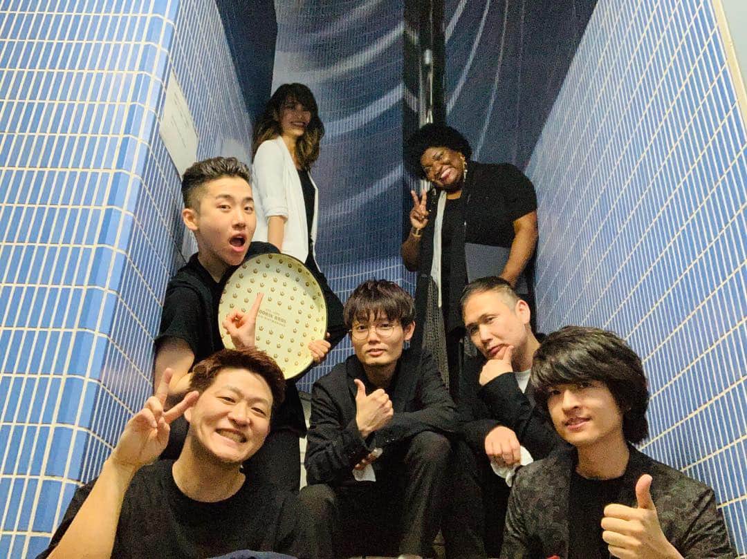 Shingo Okamotoさんのインスタグラム写真 - (Shingo OkamotoInstagram)「東京公演！！無事終わりました！！﻿ ﻿ 来てくれた皆さん本当にありがとうございました！！！﻿ あたたかい声援にパワーもらえて幸せいっぱいの時間でした！﻿ ﻿ 仲間達も観に来てくれて嬉しかったー！（ ; ; ）ありがとう！﻿ ﻿ 一緒に写真に撮れてない仲間もいますが、、ありがとうーの気持ちでいっぱいです！﻿😭 ﻿ そしてチームREBBITTの皆さん引き続きよろしくお願いします！﻿ このチームが大好きじゃー！！﻿ ﻿ #REBBITTOUR ﻿﻿ #shingookamoto #shokamijo #OliviaBurrell #PennyK #石田まり #森勇士 #坂東慧」3月21日 11時51分 - shingookamoto