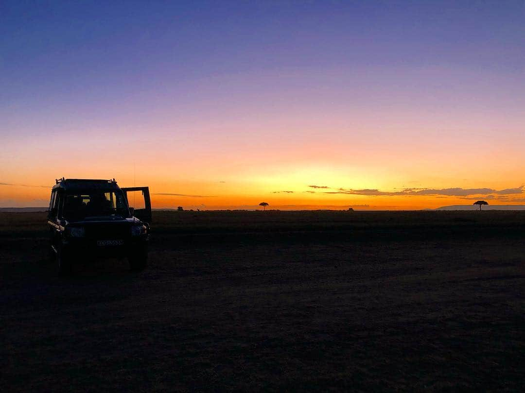 マキ・コニクソンさんのインスタグラム写真 - (マキ・コニクソンInstagram)「Good morning from Kenya!! サバンナの夜明けはやっぱり美しい。写真じゃ伝わりきれないかな、この美しさ。伝わってる？美しいものは自分の目/脳裏に焼き付けるのが一番だね。次回は子供達を連れて行きたいな！ 世界のどこにいてもハッピーな一日を過ごそうね！笑顔が一番！😄 You are not alone!  I am not alone!  #旅のおすそ分け🤙🏼 #ケニアのおすそ分け🇰🇪」3月21日 12時21分 - makikonikson