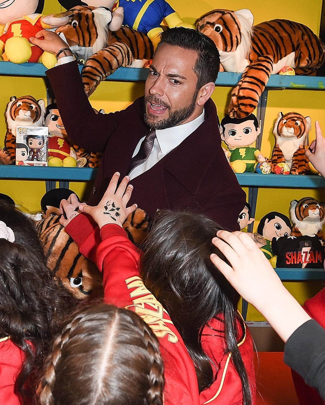 Just Jaredさんのインスタグラム写真 - (Just JaredInstagram)「@zacharylevi sports an @alfreddunhill suit and an @eidos coat while attending the @shazammovie Fun Fair Photocall! #ZacharyLevi #Dunhill #Eidos #Shazam Photos: Getty & INSTAR」3月21日 12時27分 - justjared