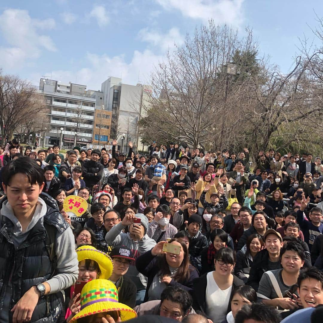 ゴリけんさんのインスタグラム写真 - (ゴリけんInstagram)「ゴリパラアミダの冷泉公園 今日もたくさんのキッズに来てもらいました^_^！ 最初は行き先聞くのも大変でしたが ゴリパラキッズの皆さんに感謝します。  冷泉公園に来られたキッズとは 毎回写真とサインを書かせてもらってます。  聞かれましたが ずっとやっていきますんで気軽に遊びに来てくださいね！！ #ゴリパラ見聞録 #ゴリパラキッズ #目指せ庶民スター」3月21日 13時06分 - goriken1024