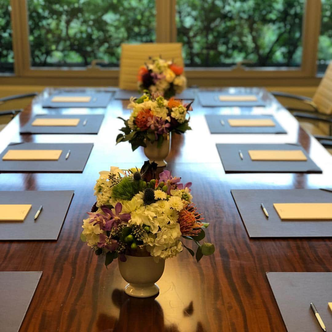 Trump Waikikiさんのインスタグラム写真 - (Trump WaikikiInstagram)「Allow us to arrange your next executive boardroom meeting with a view and refreshment offerings.  #trumpwaikiki #fivestarhotelhonolulu  #luxuryhotel #specialevents #boardroommeeting #meetings」3月21日 12時58分 - trumpwaikiki