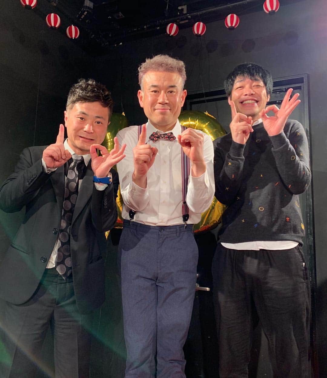 入江慎也さんのインスタグラム写真 - (入江慎也Instagram)「カラテカの初代マネージャー 片山さんの会社  スラッシュパイルが10周年迎えて、パーティーに行かせていただきました。  スラッシュパイルは沢山のお笑いのライブやイベントを制作している会社です  お笑いの制作会社らしくパーティー会場は下北の劇場。  劇場をお花見🌸🌸🌸風にアレンジ。 ステキな空間でした。  マネージャー をやっていただいていた、  南海キャンディーズ山ちゃん、麒麟川島。  会社を10年続けることは本当に大変なことです。  誰よりもお笑い、そして芸人さんと向き合ってこられた片山さんは凄いです  片山さんから、我々カラテカは全てを教えていただきました。  17年ぶりの単独ライブも手伝っていただきました。  本当におめでとう㊗️㊗️㊗️ございます  これからも楽しみです  #スラッシュパイル #10周 #お笑い #ライブ #イベント #おめでとう㊗️㊗️㊗️ございます」3月21日 18時32分 - oreirie0408