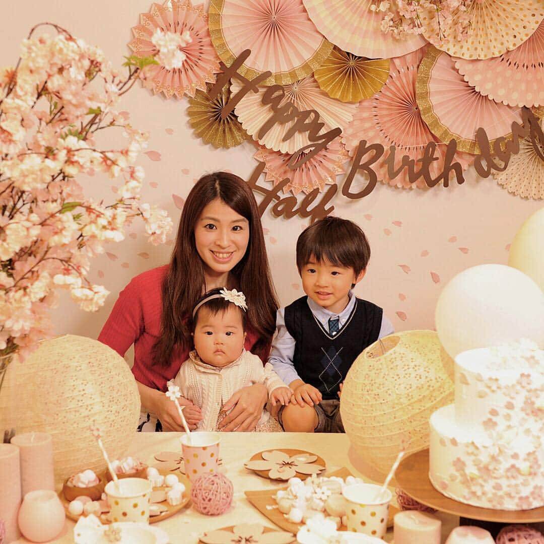 Stokke Japanさんのインスタグラム写真 - (Stokke JapanInstagram)「桜が美しい季節になりましたね🌸  そんな桜にインスパイアされたトリップ トラップの新カラー「セレーヌピンク」は淡く柔らかいほのかなピンク色でインテリアにも馴染みやすい美しい色。 今回、このセレーヌピンクを使って、ママたちから絶大な人気を誇るリトルスターの撮影会をストッケ青山店で行いました。 かわいいベビー&キッズが店内をにぎわし、素敵な笑顔がたくさん見られた3日間。その様子を少しだけご紹介します✨  今後もストッケ青山店内での撮影会を予定しております📸 詳しくは@littlestar.mn をフォロー📱  #ストッケ #ストッケ青山店 #トリップトラップ #セレーヌピンク #stokke #tripptrapp #littlestar #リトルスター #リトスタ」3月21日 18時37分 - stokkejapan