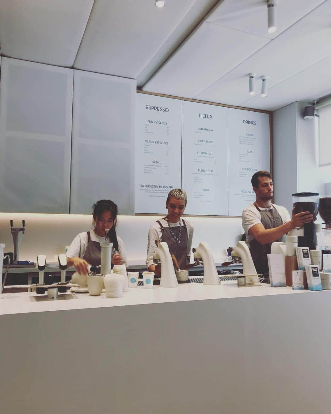 goodcoffeemeさんのインスタグラム写真 - (goodcoffeemeInstagram)「This is a coffee counter 👍🏻 @vja  #goodcoffee_melbourne #industrybeansltcollins」3月21日 13時20分 - goodcoffeeme