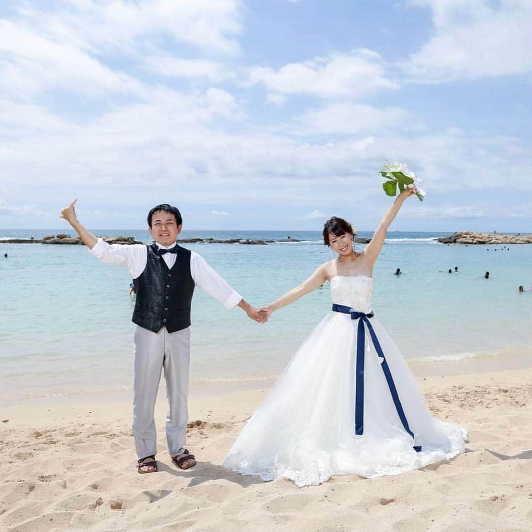 ウェディングカフェ/結婚式場無料紹介/富山・高岡・金沢・福井さんのインスタグラム写真 - (ウェディングカフェ/結婚式場無料紹介/富山・高岡・金沢・福井Instagram)「「海外ウェディングと地元の披露宴😌✨」﻿ ﻿ 「2人で海外ウェディングをし、地元でもきちんとお披露目がしたい✨まわりの方に感謝を伝えたい！」とご相談。﻿ ﻿ ハネムーンもかねて、ハワイウェディングをご予約し、ウェディングカフェでドレスも決めていただきました❤️﻿ いろんなことを調べてきて、質問してくれる新婦さま💓やさしく新婦さまのお気持ちを汲み取る新郎さま😁 ﻿ ﻿ 地元でも、きちんと披露宴がしたいとご希望でした！ハワイでのお写真も当日皆様に見ていただけ、お二人も喜んでいました。﻿ ﻿ 「ウェディングカフェで、地元での披露宴もハワイウェディングも紹介してもらい、スムーズに準備がすすめていけました✨😊」と喜んでもらえました‪(*ˊᵕˋ* ) ﻿ ﻿ ﻿ #ウェディングカフェ#ウエディングカフェ#weddingcafe#海外ウェディング#リゾートウェディング#resortwedding#結婚式#披露宴#ハワイウェディング#地元披露宴#石川#石川県#金沢#金沢市#加賀市#小松市#野々市市#羽咋市#白山市」3月21日 13時29分 - kanazawa.weddingcafe