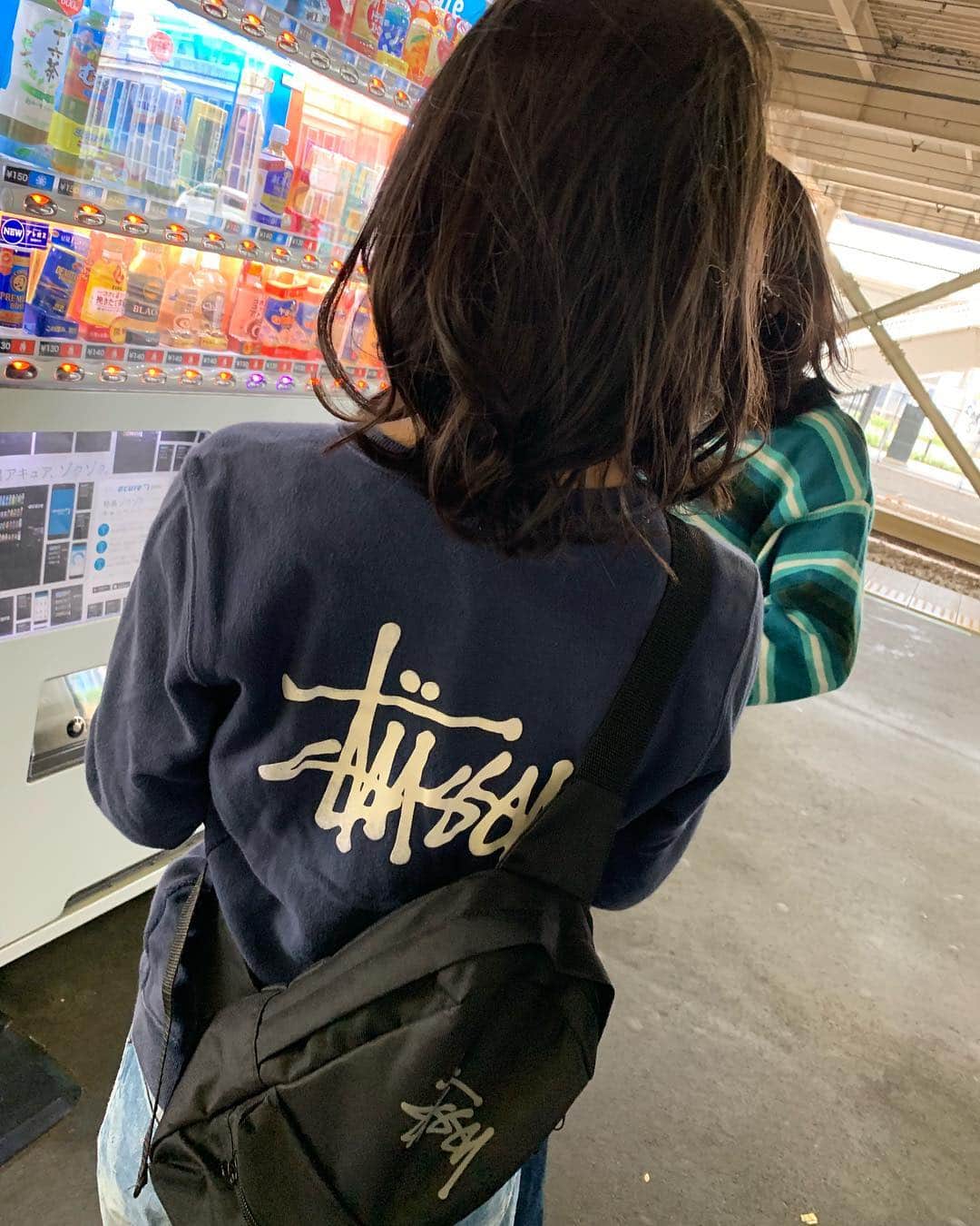 NANAさんのインスタグラム写真 - (NANAInstagram)「今日は3人でお出かけ‪‪❤︎‬" ☆ まる子久しぶりに髪の毛切りました✂️ ☆ なんかさ、写真撮るとほんっと2人とも大人っぽくなって母ちゃんウルウルしちゃうわけよ🥺 ☆ あー可愛い😩ビバ親バカ(笑) ☆ 今日は沢山投稿しまーすwww🙋🏽‍♀️ ☆ ☆ #親バカ#姉妹#姉妹ママ#娘コーデ#カジュアル#jk#love#happy#stussy#champion#girls#sistersister#中学生#高校生#母ちゃん幸せ#娘#母娘#姉妹コーデ」3月21日 13時36分 - nana1977hs