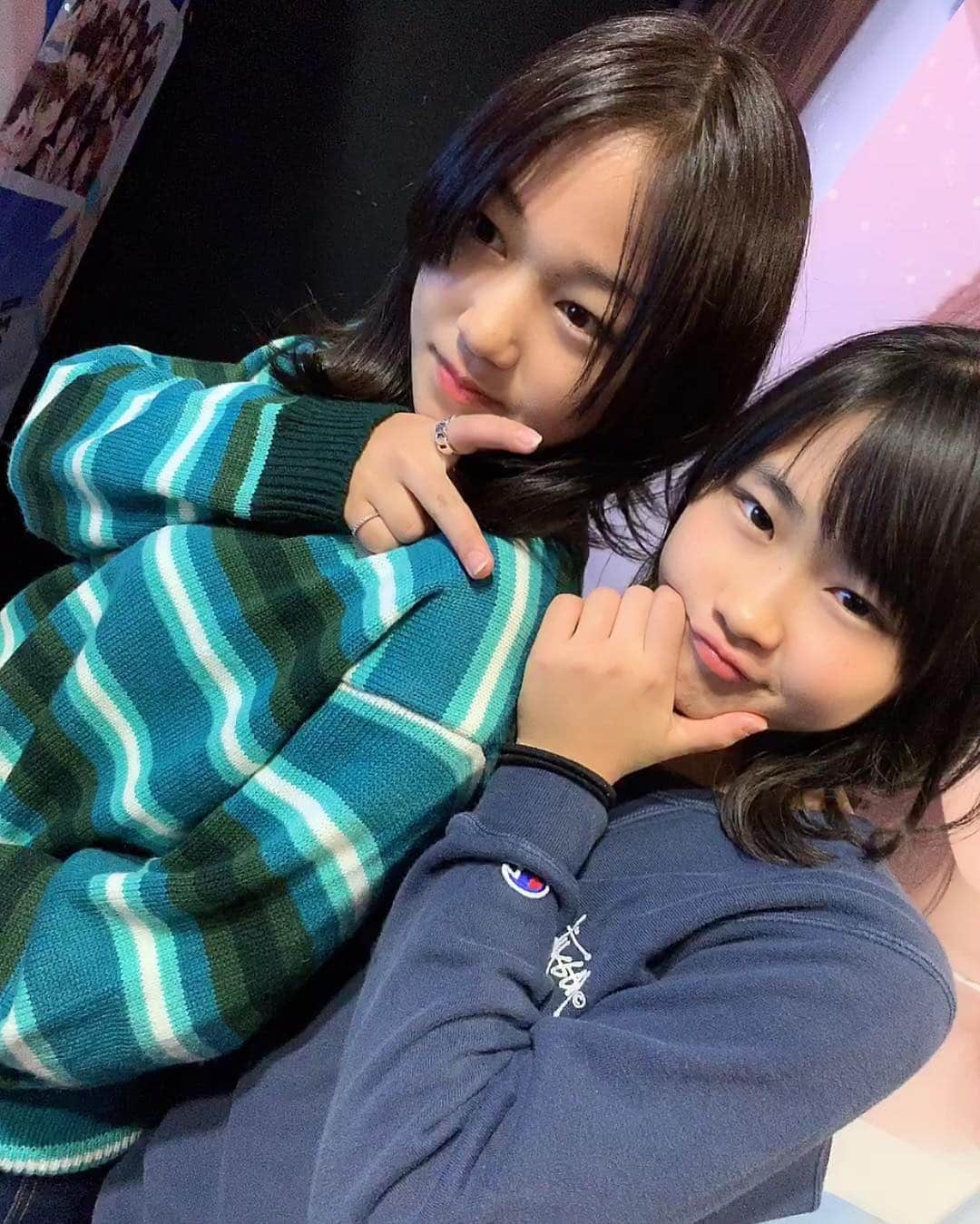 NANAさんのインスタグラム写真 - (NANAInstagram)「今日は3人でお出かけ‪‪❤︎‬" ☆ まる子久しぶりに髪の毛切りました✂️ ☆ なんかさ、写真撮るとほんっと2人とも大人っぽくなって母ちゃんウルウルしちゃうわけよ🥺 ☆ あー可愛い😩ビバ親バカ(笑) ☆ 今日は沢山投稿しまーすwww🙋🏽‍♀️ ☆ ☆ #親バカ#姉妹#姉妹ママ#娘コーデ#カジュアル#jk#love#happy#stussy#champion#girls#sistersister#中学生#高校生#母ちゃん幸せ#娘#母娘#姉妹コーデ」3月21日 13時36分 - nana1977hs