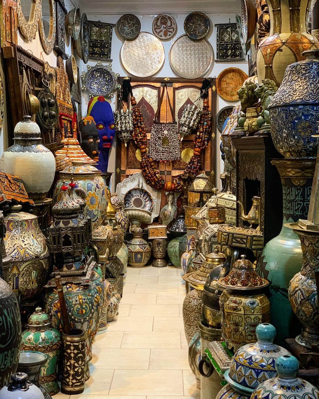 DOMINIQUE ANSEL BAKERYさんのインスタグラム写真 - (DOMINIQUE ANSEL BAKERYInstagram)「#TBT Marrakech, where every corner feels like you’ve discovered Ali Baba’s cave of treasures. Except in this case they all happen to offer door-to-door shipping. 😉」3月21日 13時36分 - dominiqueansel