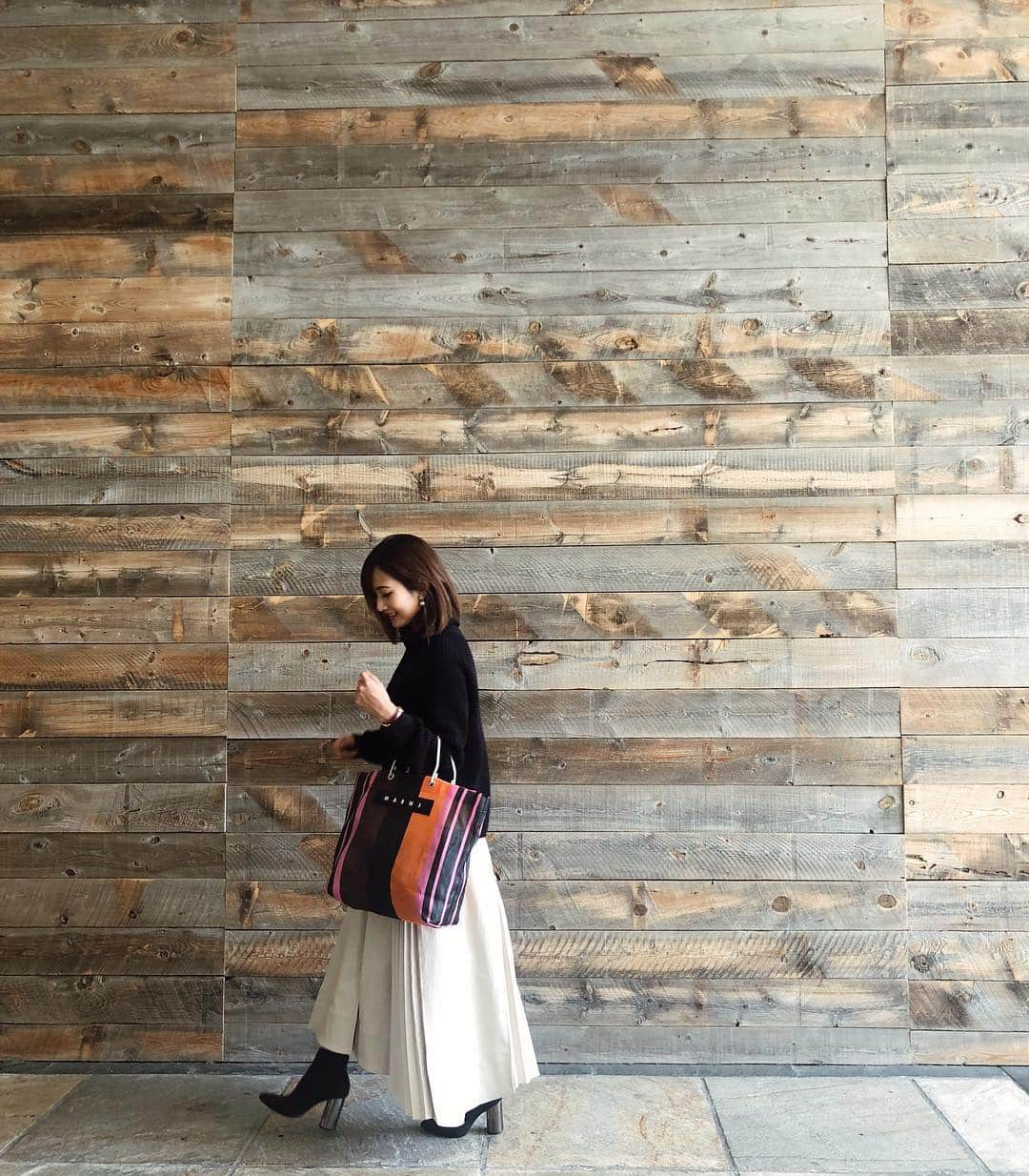 倉園由菜さんのインスタグラム写真 - (倉園由菜Instagram)「.﻿ ﻿ ﻿ #きょコ﻿ ﻿ ﻿ #knit / @gstarraw  #skirt / @casa_fline  #boots /﻿ @zara  #bag /﻿ @marni ﻿ ﻿ @hello_imyuk が たくさん撮ってくれた❤ CASA FLINEのプリーツスカートが可愛すぎてルンルン♪ ﻿ 今日みたいな暖かさが﻿ずっと続けばいいのになー🌞﻿ ﻿ #コーデ #今日のコーデ﻿ #155cm #155cmコーデ  #スカートコーデ #モノトーンコーデ #プリーツスカート #春コーデ #休日コーデ #お仕事コーデ #ジースターロウ #カーサフライン #ザラ #ザラジョ #マルニ #マルニバッグ #ニットブーツ #gstarraw #casafline #zara #marni #marnibag #ootd」3月21日 13時58分 - yuna_kurazono