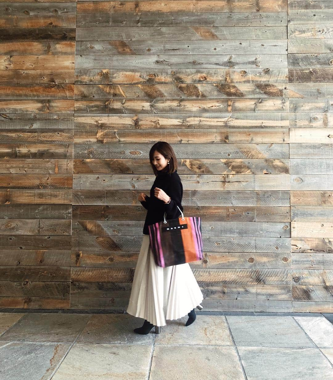 倉園由菜さんのインスタグラム写真 - (倉園由菜Instagram)「.﻿ ﻿ ﻿ #きょコ﻿ ﻿ ﻿ #knit / @gstarraw  #skirt / @casa_fline  #boots /﻿ @zara  #bag /﻿ @marni ﻿ ﻿ @hello_imyuk が たくさん撮ってくれた❤ CASA FLINEのプリーツスカートが可愛すぎてルンルン♪ ﻿ 今日みたいな暖かさが﻿ずっと続けばいいのになー🌞﻿ ﻿ #コーデ #今日のコーデ﻿ #155cm #155cmコーデ  #スカートコーデ #モノトーンコーデ #プリーツスカート #春コーデ #休日コーデ #お仕事コーデ #ジースターロウ #カーサフライン #ザラ #ザラジョ #マルニ #マルニバッグ #ニットブーツ #gstarraw #casafline #zara #marni #marnibag #ootd」3月21日 13時58分 - yuna_kurazono